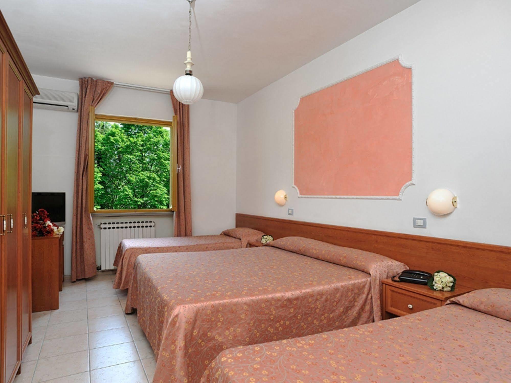 Hotel La Meridiana Urbino Exterior foto